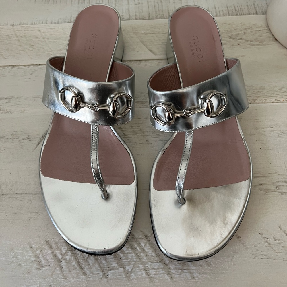 Gucci Silver Patent Leather Horsebit Thong Sandals
